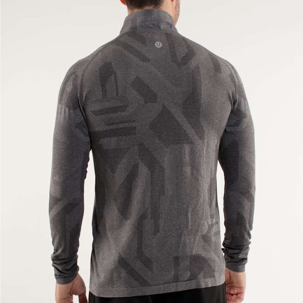 Lululemon Metal Vent Tech Half-Zip in a Camo Black Slate Patten Size Medium - Picture 3 of 12